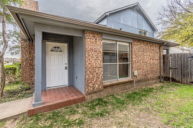 Building Photo - 2324 Summer Pl Dr