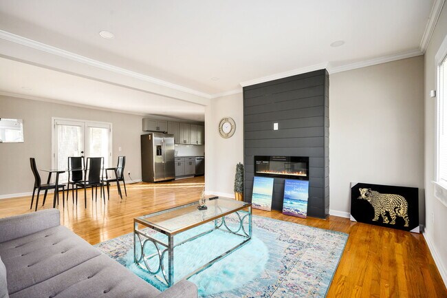 Foto del edificio - 2169 Green Forrest Dr