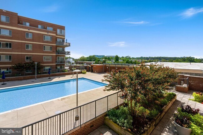 Foto del edificio - 8191 Strawberry Ln