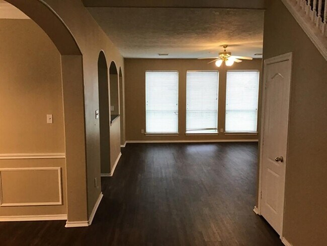 Foto del edificio - 26004 Castle Meadow Ln