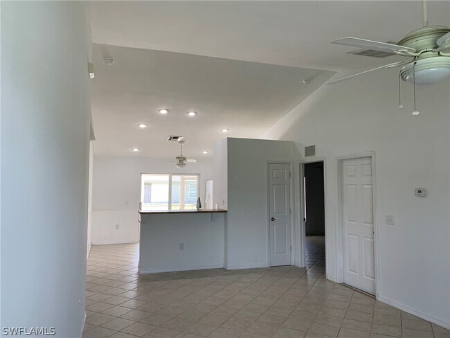 Foto del edificio - 1424 NE 13th Pl