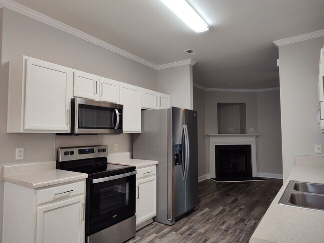 Building Photo - Move in ready Townhome in Morrison Place!