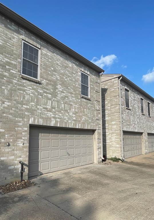 Building Photo - 3060 Holly Hall St