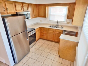 Kitchen - 95 Pine St