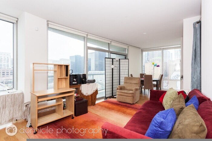 Primary Photo - Wonderful one bedroom with easy access + p...