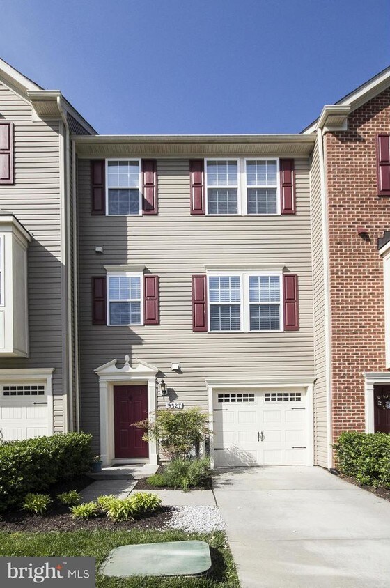 Foto principal - 9527 Liverpool Ln