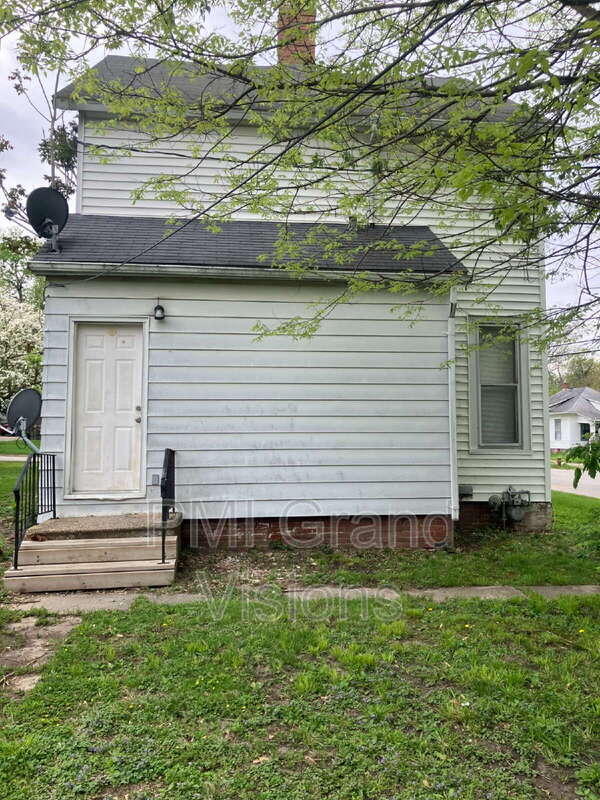 Building Photo - 1202 S Illinois St