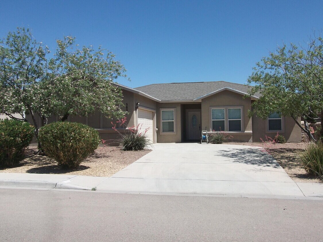 5825 Manchester Dr, Santa Teresa, NM 88008 House for Rent in Santa