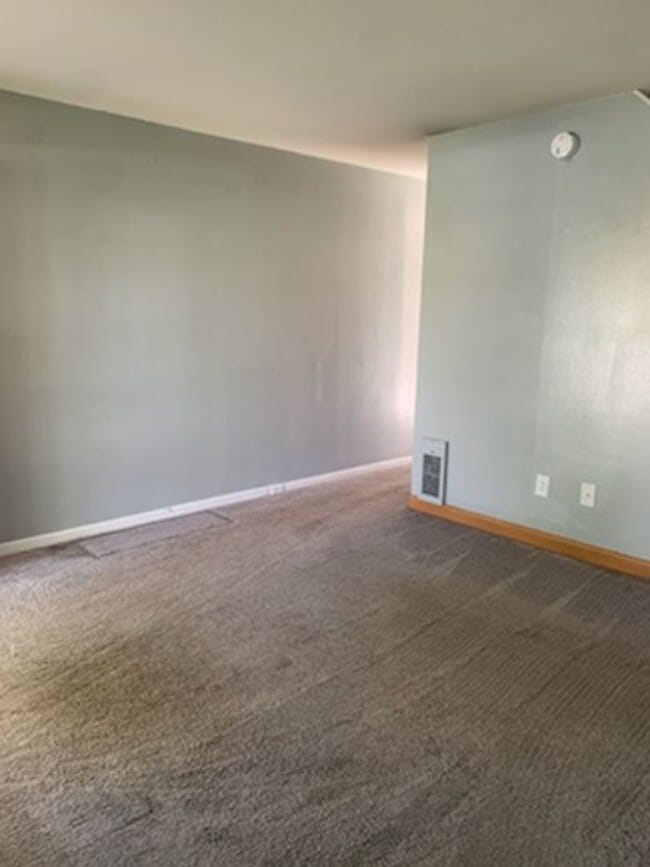 Building Photo - 967 Stratford Ct