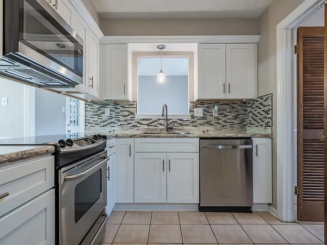 Foto del edificio - 5714 Sleepy Woods Cove