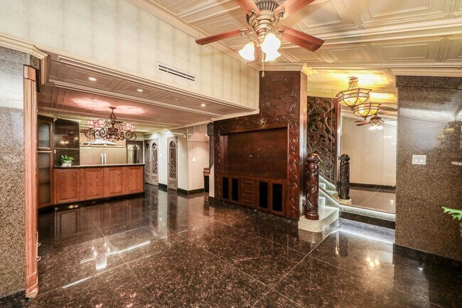 Foto del edificio - 5500 McPherson Rd