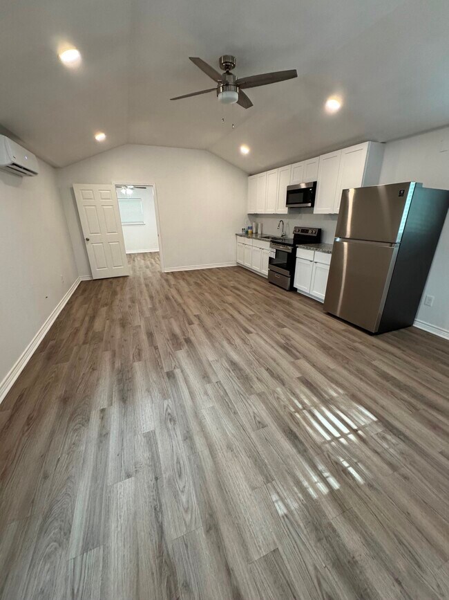 Foto del edificio - 24094 Sears Ln
