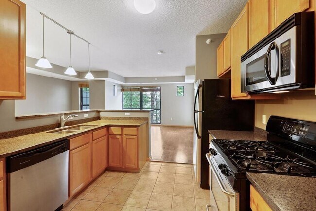 Foto del edificio - 2565 Franklin Ave