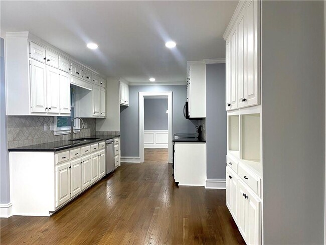 Building Photo - 812 Leonard Ct