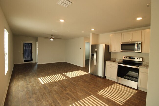 Foto del edificio - 507 Autumns Wood Cir W