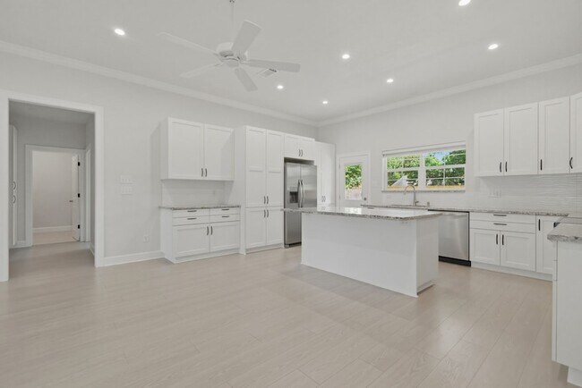 Foto del edificio - 3418 Shadowcrest Ln