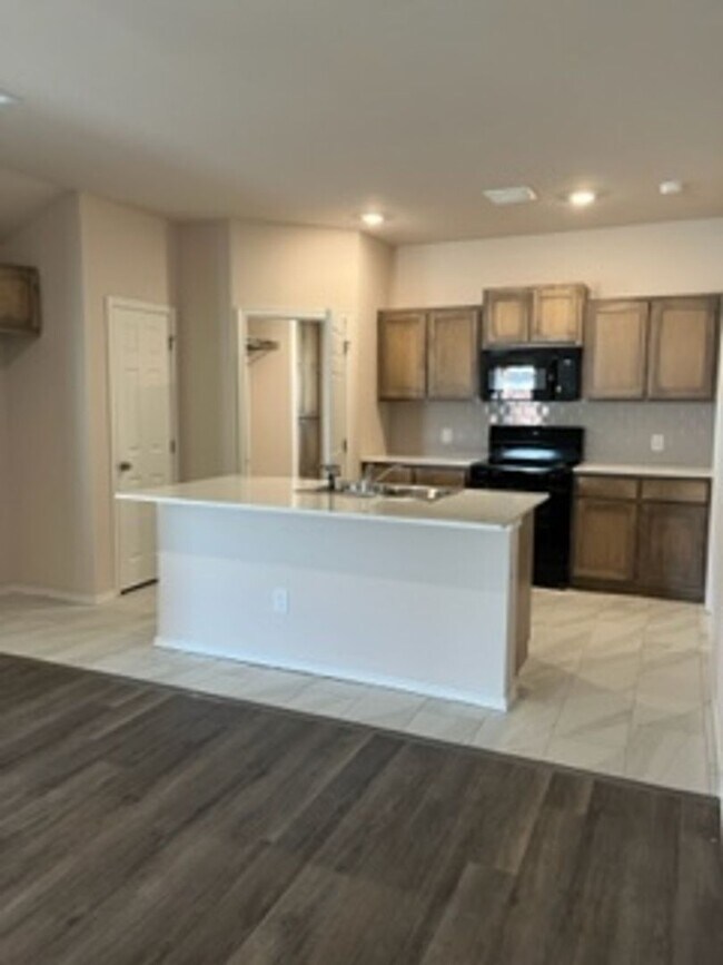 Foto del edificio - 2925 NW 195th St