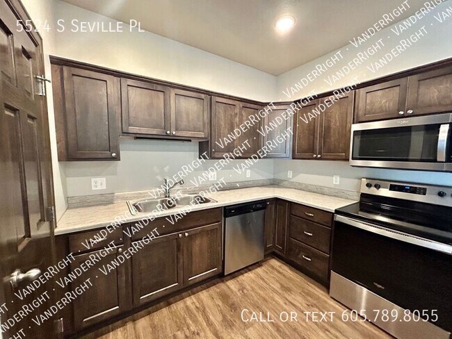Building Photo - 5524 Seville Pl