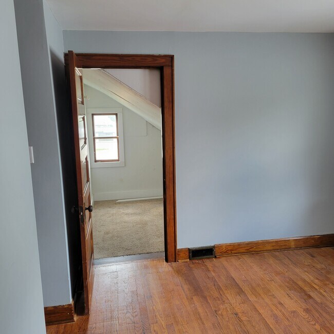 Building Photo - 709 College Dr