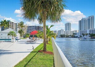 Building Photo - 200 Leslie Dr