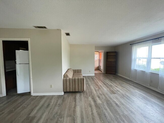Foto del edificio - 213 E Pecan Rd