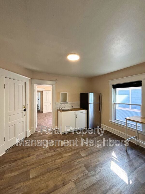 Building Photo - 216 Lafayette Ave NE
