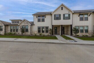 Building Photo - 9716 Thorncrown Ln