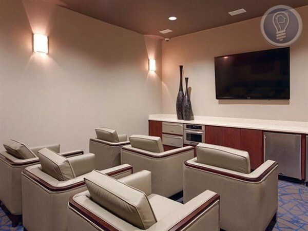 Primary Photo - Easy access to downtown!! Modern Interiors!!