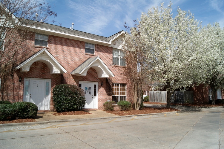 Primary Photo - Sherwood Apartments & Town Houses