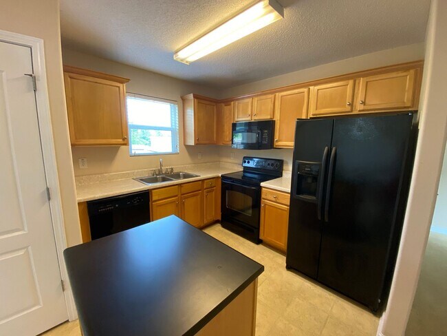 Foto del edificio - BRIDGEWATER HOME WITH FENCED IN YARD! PRE-LEASING FOR AUGUST 2026!