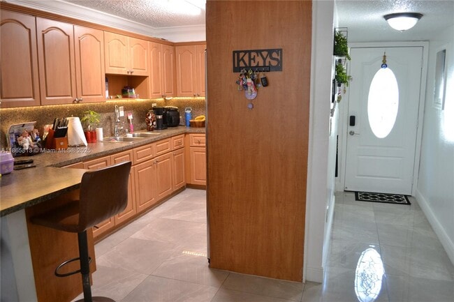 Foto del edificio - 10000 NW 80th Ct