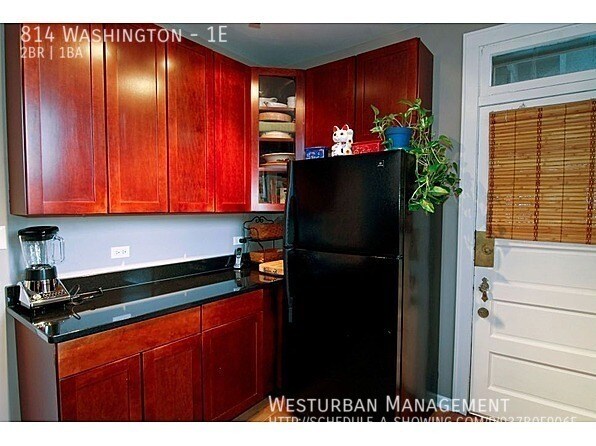 Building Photo - Central Oak Park Condo