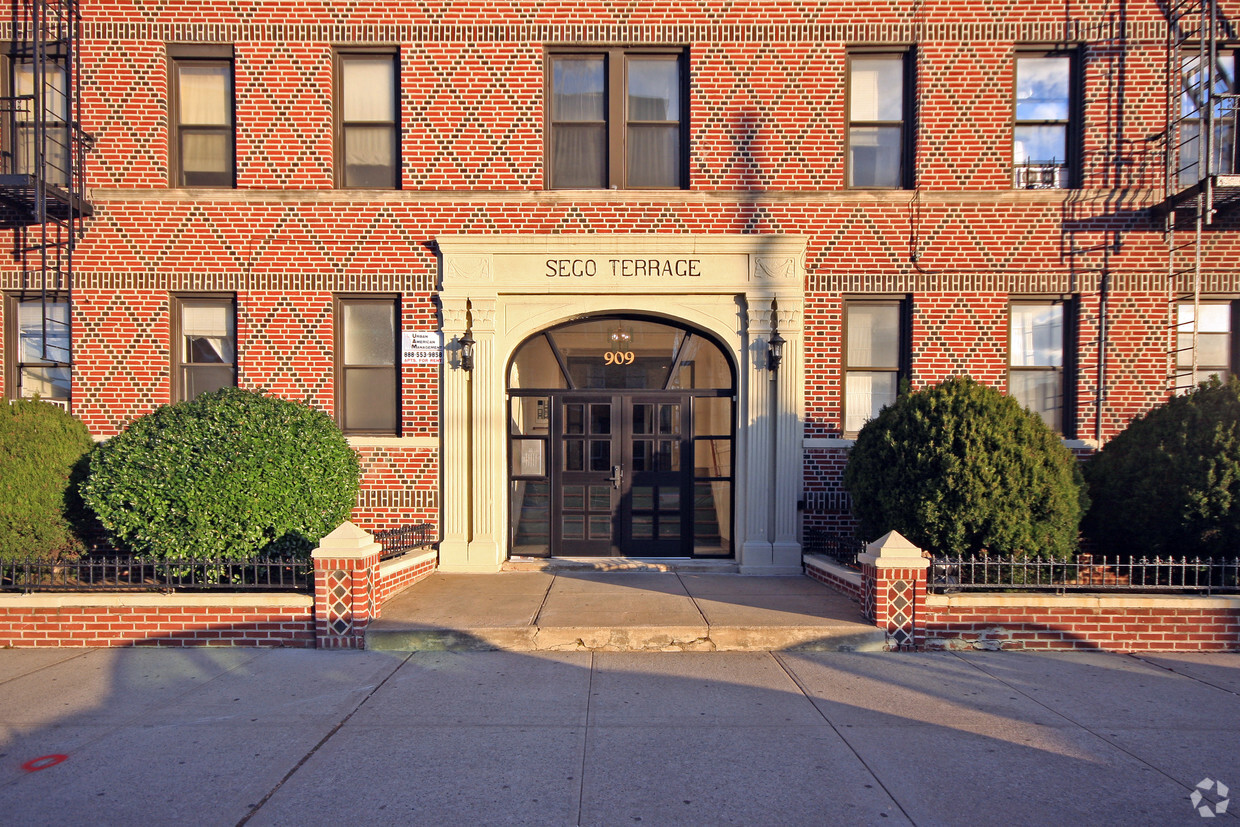 Building Photo - Seco Terrace