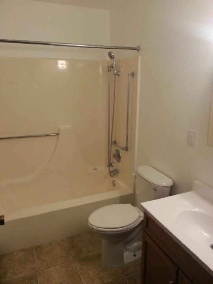 Building Photo - 502 Christiana Ave