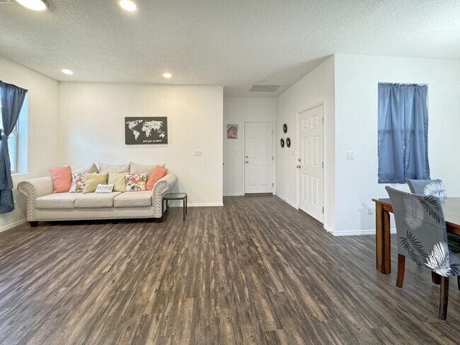 Foto del edificio - Almost new home in Mountain Hawk area of Northern Rio Rancho.
