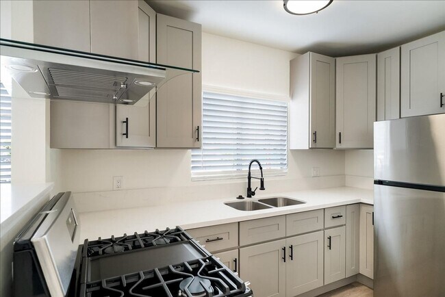 Foto del edificio - BELLA APARTMENTS: Beautiful 1 Bed - 1 Bath...