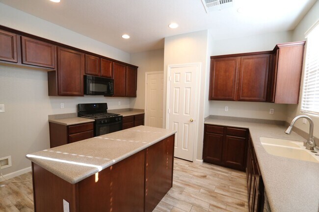 Foto del edificio - Beautiful 2 Story 3 Bedroom Home located in the Southwest