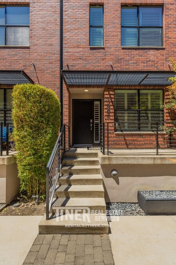 Primary Photo - 1322 E Sutter Walk