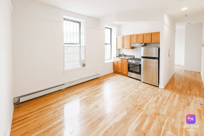 Foto del edificio - 301 W 112th St