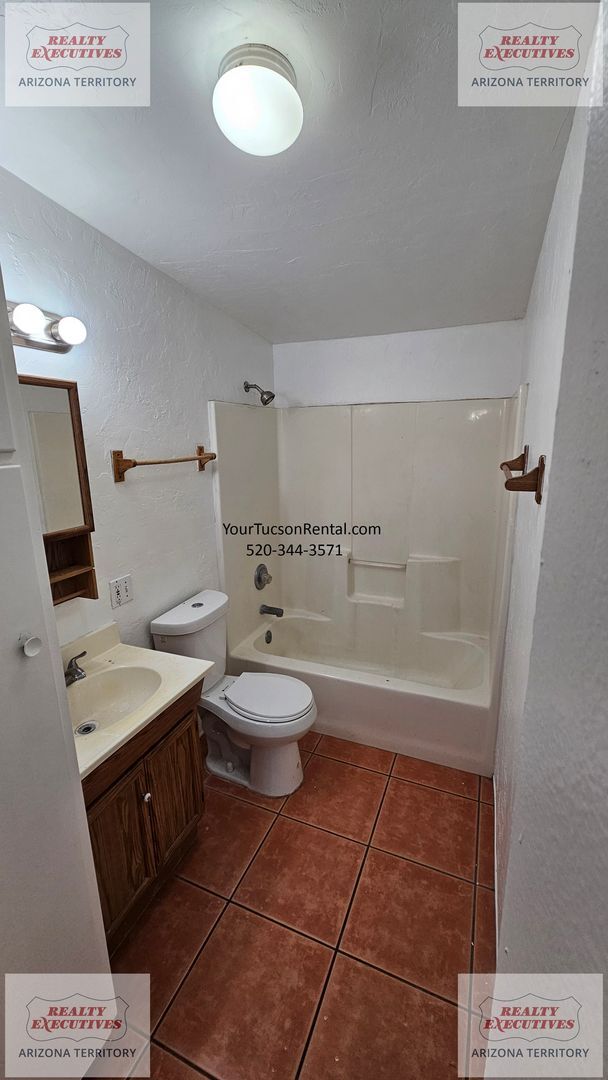 Building Photo - Greenlee