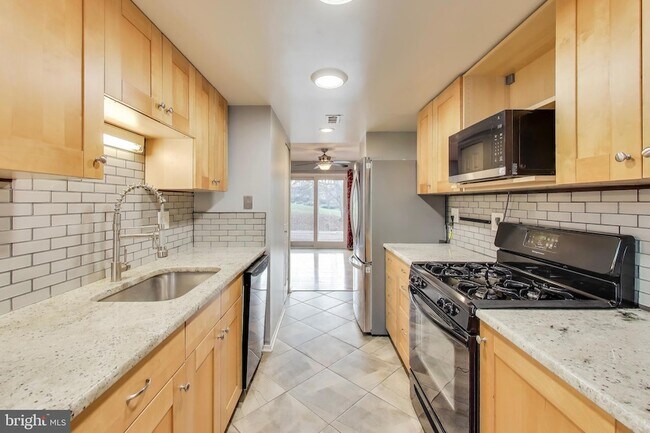 Foto del edificio - 5769 Yellowrose Ct