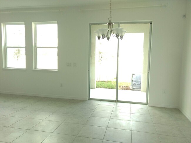 Building Photo - Brand New Town Home  3 bedroom 2.5 baths w...