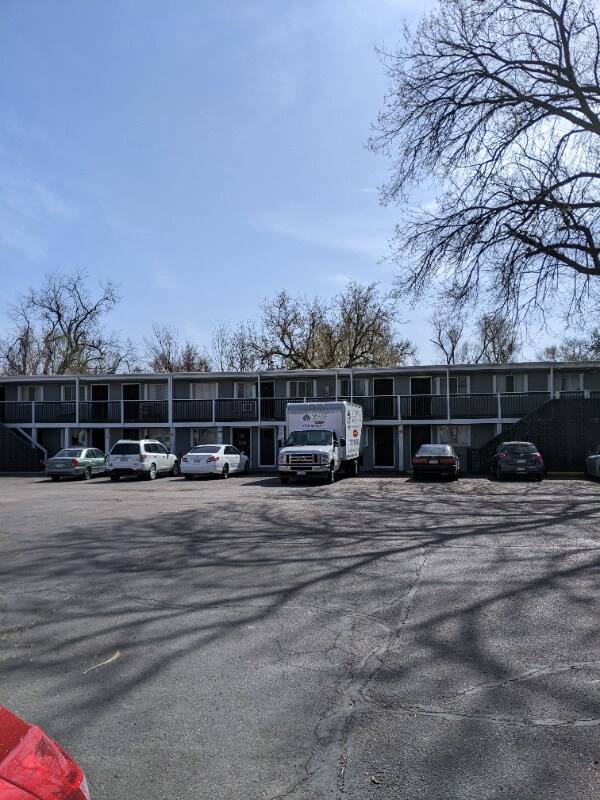 Building Photo - 225 E Brookside St