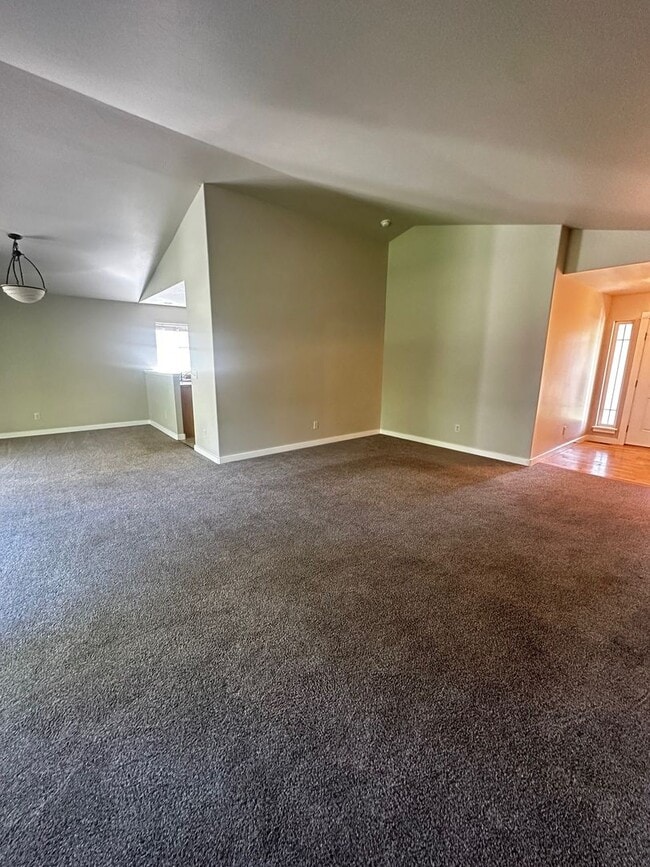 Foto del edificio - Beautiful Newly Renovated 3 Bedroom Home- ...