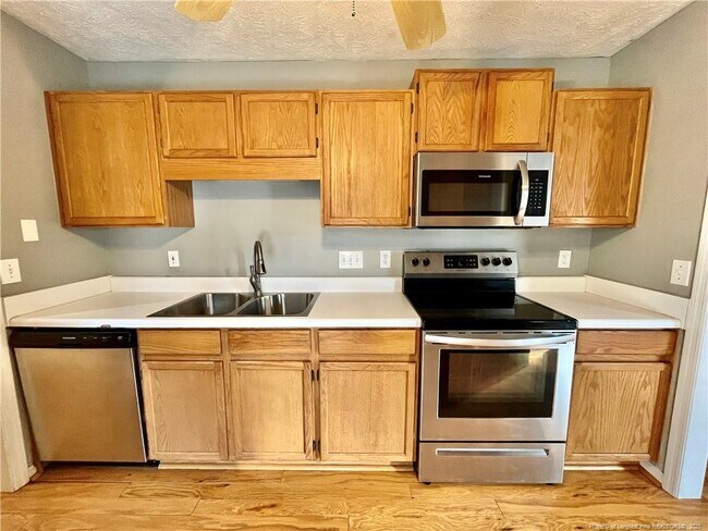 Building Photo - 110 Stonesthrow Ln
