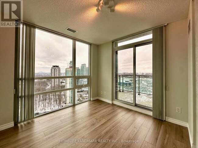 Photo du bâtiment - 88 Grangeway Ave