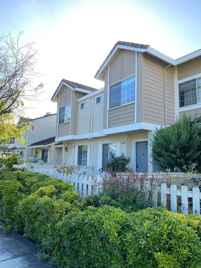 Building Photo - 5111 Shalimar Cir