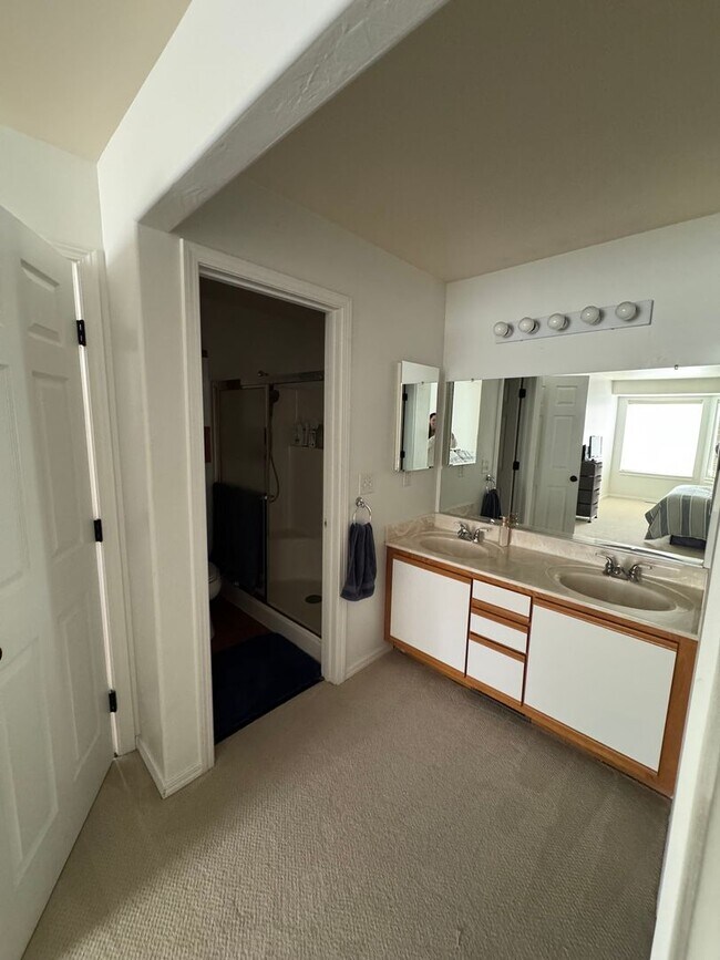 Foto del edificio - NEW LOWER RENT