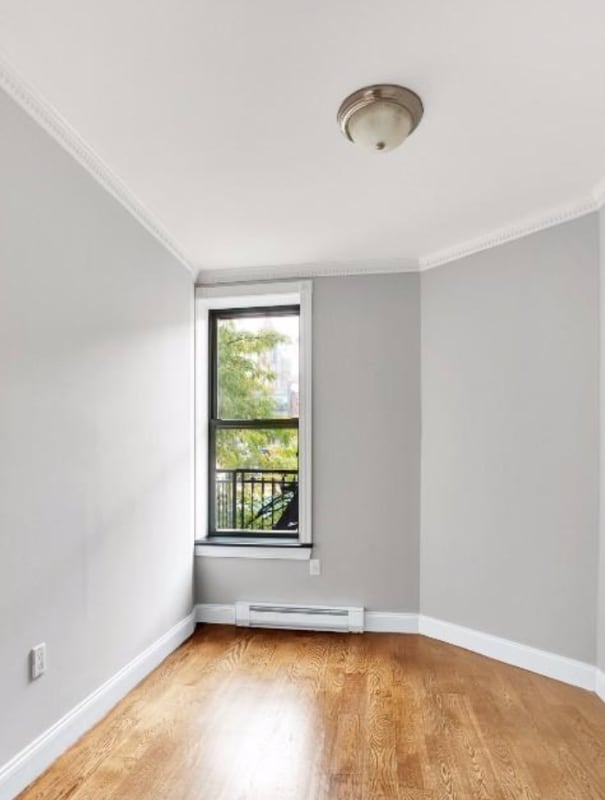 Building Photo - 435 W 52nd St