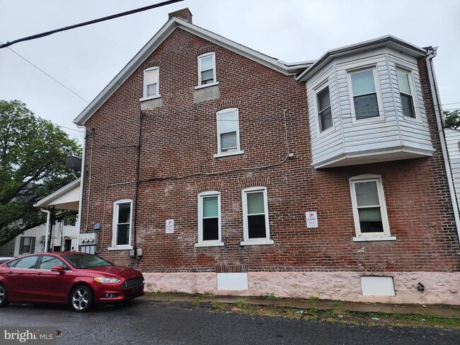 Building Photo - 253 E Ettwein St